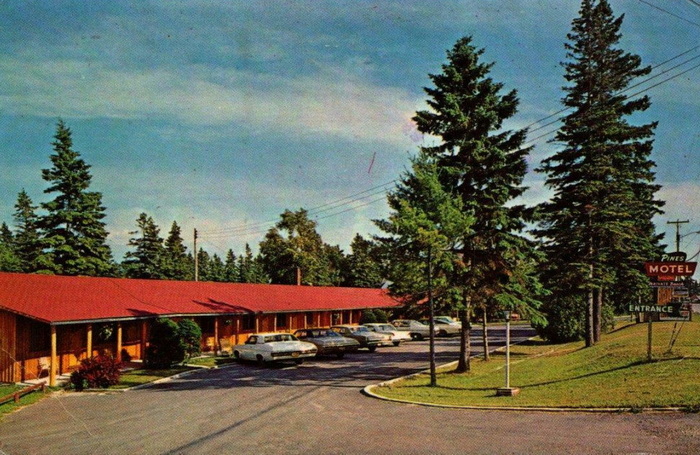 The Pines Motel - OLD POSTCARD VIEW